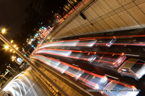 voiture-pont-flou-mouvement